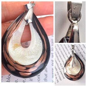 Murano glass pendant with 18k gold loop